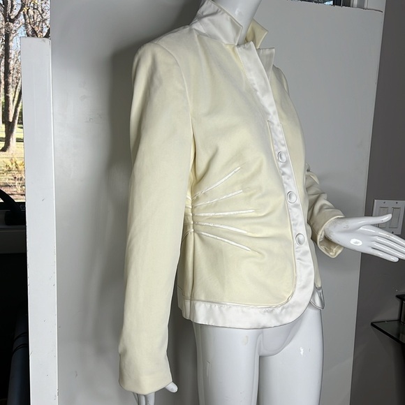 Hugo Boss US Sz 10 Cream Velvet with Satin Trim Snap Front Blazer - Picture 3 of 12